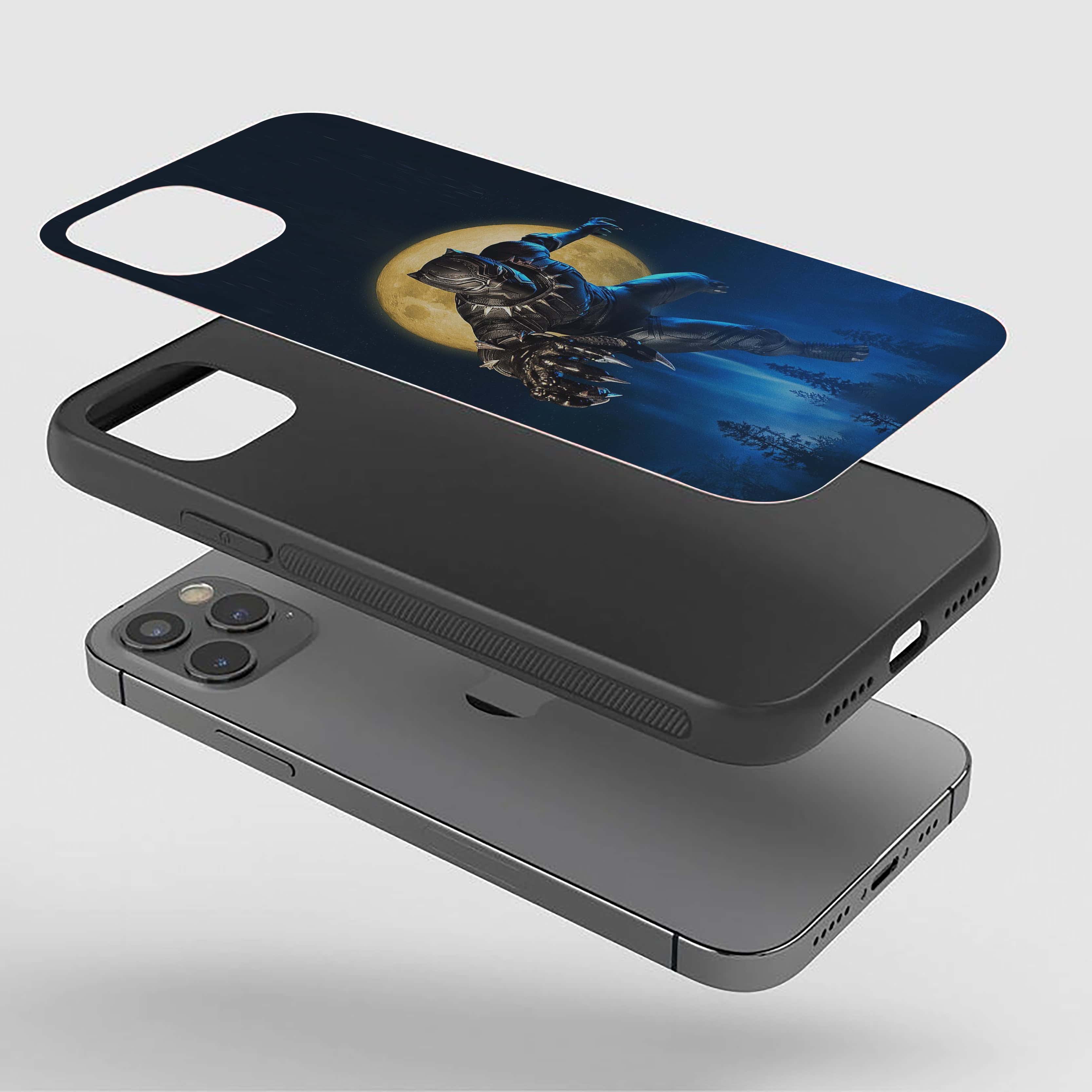 Black Panther against a backdrop of the night sky Silicone Armored Phone Case